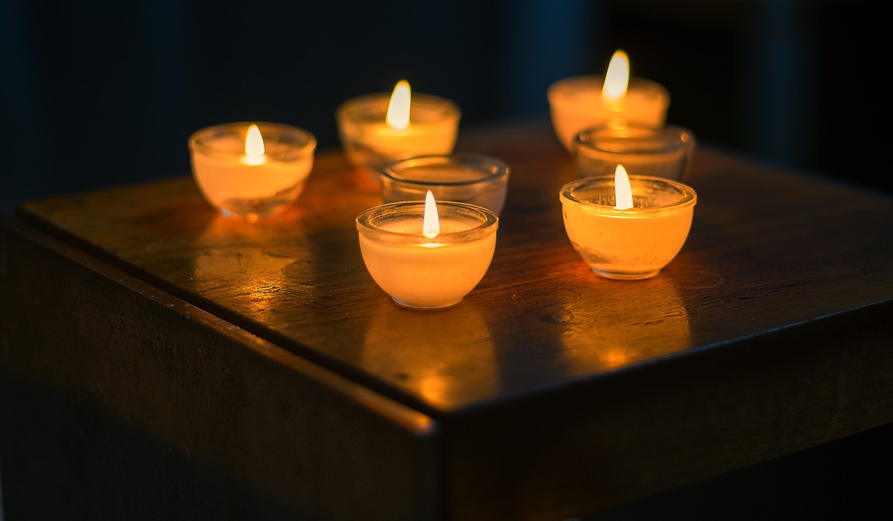 Candles Candlelight Mood Lights  - Lars_Nissen / Pixabay